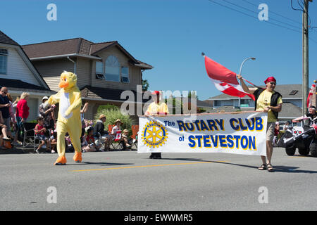 Vancouver, Canada. 1 Luglio, 2015. Divertimento per tutta la famiglia al settantesimo Steveston annuale Festival di salmone apporta famiglie provenienti da tutta la zona di Vancouver di Steveston. Questo avviene anche per essere il Canada giorno , della Columbia britannica in Canada il 1 luglio 2015 . Fotografo Frank Pali / Alamy Live News Foto Stock