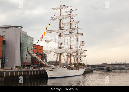 Belfast, Regno Unito. 1 Luglio 2015 alcuni dei previsti 50 Tall Ships è arrivato a Belfast per 4 giorno Titanic Festival marittimo Credito: Bonzo Alamy/Live News Foto Stock
