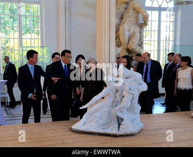 Parigi, Francia. Il 30 giugno, 2015. Il premier cinese LI Keqiang (2 L) visite al Museo Rodin di Parigi, Francia, giugno 30, 2015. © Ma Zhancheng/Xinhua/Alamy Live News Foto Stock