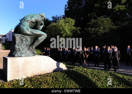 Parigi, Francia. Il 30 giugno, 2015. Il premier cinese LI Keqiang (seconda R anteriore) visite al Museo Rodin di Parigi, Francia, giugno 30, 2015. © Ma Zhancheng/Xinhua/Alamy Live News Foto Stock