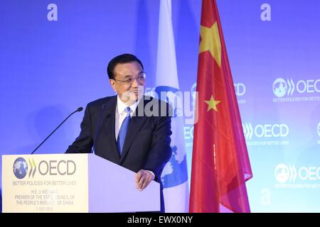 Parigi, Francia. 1 Luglio, 2015. Il premier cinese LI Keqiang offre un discorso presso la sede dell'Organizzazione per la cooperazione e lo sviluppo economico (OCSE) a Parigi, Francia, 1 luglio 2015. © Ding Lin/Xinhua/Alamy Live News Foto Stock