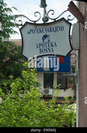 Vecchia farmacia sign in Sarajevo Foto Stock