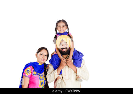 Indian Punjabi genitori e figlia di cura Foto Stock