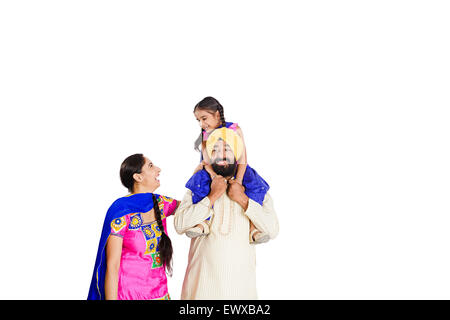 Indian Punjabi genitori e figlia di cura Foto Stock