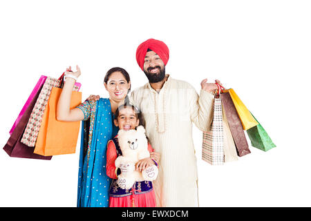 Indian Punjabi genitori e figlia shopping bag mostra Foto Stock