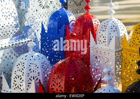 Lampade in ferro stile arabo progetto di bei colori Foto Stock