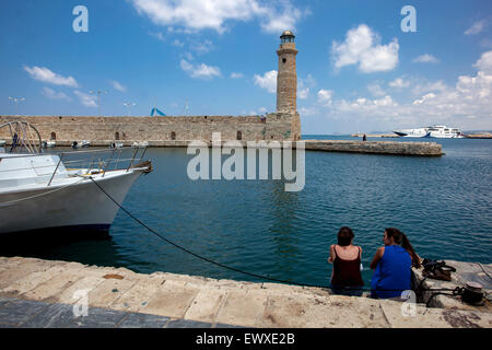 Crete Faro Rethymno vista porto veneziano, Creta, Grecia Foto Stock