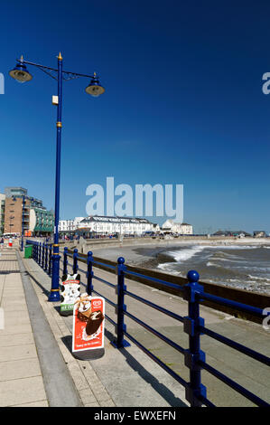 Lungomare spiaggia o asfalto Beach, Porthcawl, Wales, Regno Unito. Foto Stock