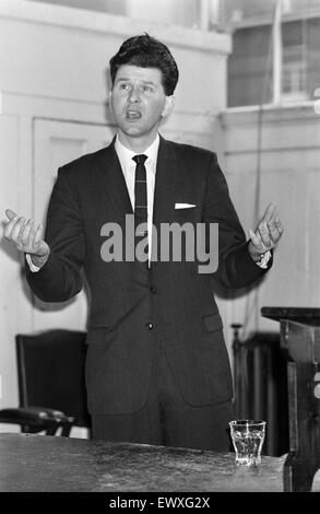 MP conservatore per Smethwick, Peter Griffiths, parlando al Kings College di Londra. Il 16 febbraio 1965. Foto Stock