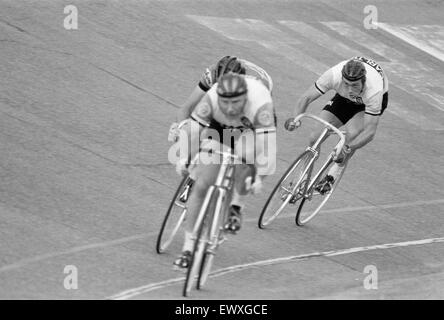 L'ex Campione del Mondo di sprint ciclista Reg Harris raffigurato all'Fallowfield Racing via, Manchester. Il 17 agosto 1971. Foto Stock