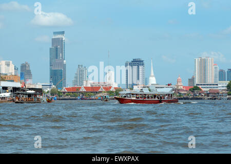 Imbarcazione da diporto sul Fiume Chao Phraya, Bangkok, Thailandia Foto Stock