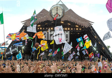 Il che gioca sulla fase della piramide festival di Glastonbury Regno Unito Foto Stock