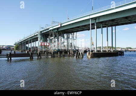 Un ponte di Göteborg oltre il fiume di Hising Island Foto Stock