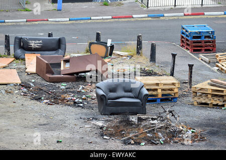 Spazzatura a falò sito nella fontana di lealisti station wagon, Londonderry (Derry), l'Irlanda del Nord. Foto Stock