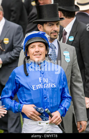 Italian jockey, Frankie Dettori. Presso i migliori del mondo flat horse racing incontro, Royal Ascot cavallo di razza riunione cui hanno partecipato i qu Foto Stock