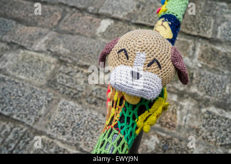 Filo-bombardamento opere dell'artista Esther Poon su Pottinger street, in Hong Kong, Centrale. Foto Stock