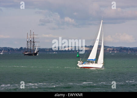 Barche a vela nel porto di Auckland. Spirito di Nuova Zelanda Tall Ship.La città delle vele. Auckland, Nuova Zelanda Foto Stock