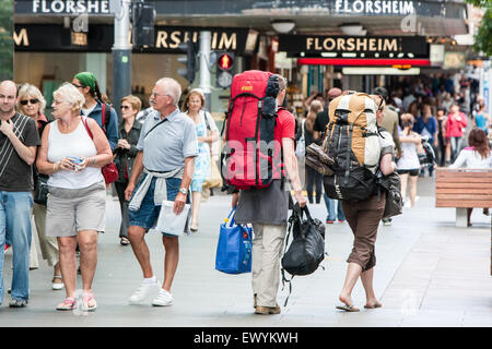 Backpackers nel centro di Auckland.Auckland, Nuova Zelanda Foto Stock
