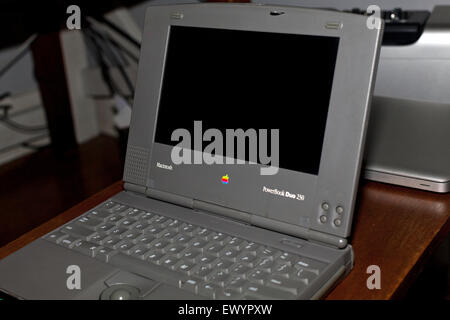 Macintosh PowerBook Duo 230 computer laptop. Foto Stock