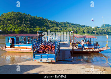 Traghetto sul fiume Mekong, Luang Prebang, Laos Foto Stock