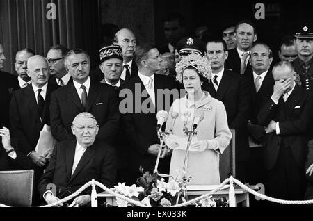 La regina Elisabetta II, durante la sua visita in Germania. Foto di fare un discorso a Berlino. 27 maggio 1965. Foto Stock