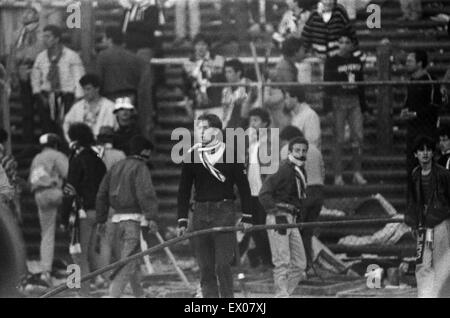La Juventus 1-0 Liverpool, 1985 European Cup Final, Heysel Stadium, Bruxelles, mercoledì 29 maggio 1985. La violenza della folla. Foto Stock