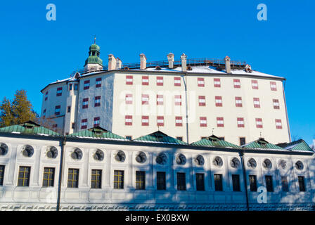 Schloss Ambras, castello, alloggiamento arte e armor museum, Innsbruck, Valle Inn, Tirolo, Austria Foto Stock