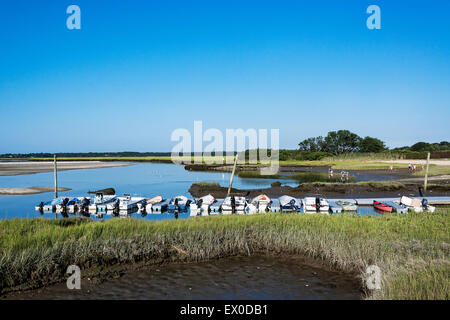 Barche a motore agganciato alla Grey's Beach, Yarmouth Port, Cape Cod, Massachusetts, STATI UNITI D'AMERICA Foto Stock