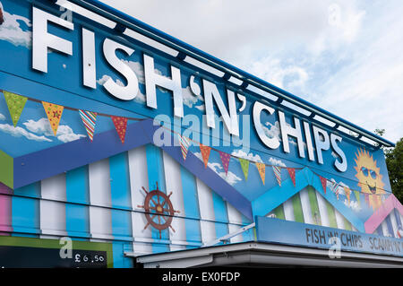 Belfast, Irlanda del Nord, Regno Unito. 02Luglio, 2015. Segno su un mobile di pesce e patatine catering van Credit: stephen Barnes/Alamy Live News Foto Stock