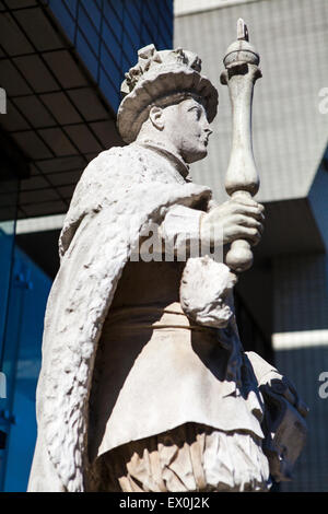 Una statua di re Edoardo VI a San Tommaso' Hospital di Londra Foto Stock