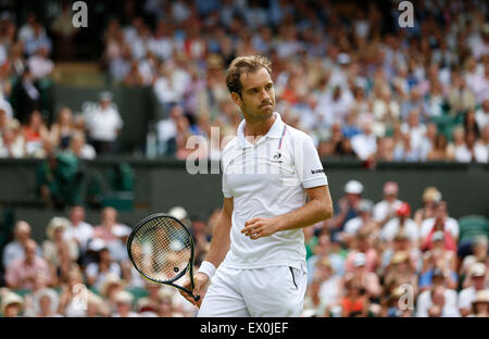 Il torneo di Wimbledon, Londra, Regno Unito. 03 Luglio, 2015. Richard Gasquet della Francia reagisce durante gli Uomini Singoli Terzo turno contro Grigor Dimitrov della Bulgaria al 2015 campionati di Wimbledon a Wimbledon, a sud-ovest di Londra il 3 luglio, 2015. Gasquet ha vinto 3-0. Credito: Xinhua/Alamy Live News Foto Stock