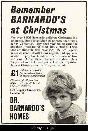 Anni sessanta annuncio circa 1964 magazine annuncio pubblicitario per il Dr Barnardo le case di Figli della Carità a Natale Foto Stock