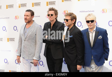 Londra, Regno Unito. 3 Luglio, 2015. Simon Le Bon, John Taylor, Roger Taylor e Nick Rhodes dei Duran Duran frequentare il Nordoff Robbins O2 Silver Clef Awards 2015 presso Grosvenor House Hotel. Credito: Ferdaus Shamim/ZUMA filo/Alamy Live News Foto Stock