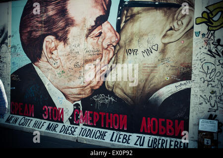 Baciare i politici East Side Gallery, il muro di Berlino Foto Stock