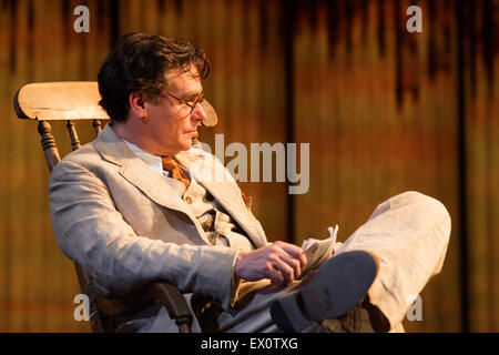 25/06/2015. Londra, Regno Unito. Robert Sean Leonard come Atticus Finch. Photocall per 'per uccidere un Mockingbird" presso il Barbican Theatre con Robert Shean Leonard come Atticus Finch e Ava Potter come Scout. Il Regent's Park Open Air Theatre produzione diretta da Timothy Sheader sarà presso il Barbican dal 24 giugno al 25 luglio 2015. Adattato per la scena da Christopher Sergel basato sul romanzo di Harper Lee. Foto Stock