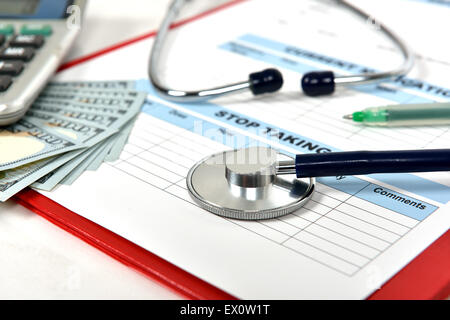 Modulo anamnesi e un dottore stetoscopio Foto Stock