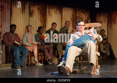 25/06/2015. Londra, Regno Unito. Robert Sean Leonard come Atticus Finch e Ava Potter come Scout. Photocall per 'per uccidere un Mockingbird" presso il Barbican Theatre con Robert Shean Leonard come Atticus Finch e Ava Potter come Scout. Il Regent's Park Open Air Theatre produzione diretta da Timothy Sheader sarà presso il Barbican dal 24 giugno al 25 luglio 2015. Adattato per la scena da Christopher Sergel basato sul romanzo di Harper Lee. Foto Stock