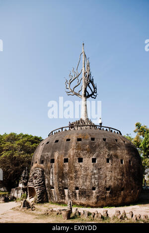 Statue in cemento in Xieng Khuan (Buddha Park), Vientiane, Laos P.D.R. Buddha Park è stato creato da Luang Pou Bounlua Soulilat. Foto Stock