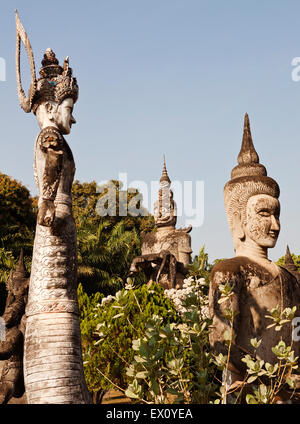 Statue in cemento in Xieng Khuan (Buddha Park), Vientiane, Laos P.D.R. Buddha Park è stato creato da Luang Pou Bounlua Soulilat. Egli Foto Stock