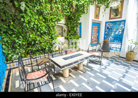 Sidi Bou Said - tradizionale cortile di una tipica casa, Tunisia Foto Stock