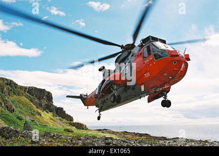 Westland Seaking HAR Mk 5 dal dispositivo HMS Gannet volo SAR Foto Stock