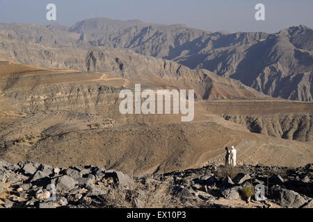 Secco, paesaggio montuoso di Jebel Harim, penisola di Musandam, Oman Foto Stock