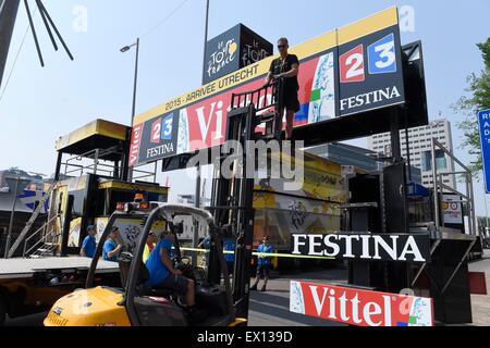 Utrecht, Paesi Bassi. 04 Luglio, 2015. La partenza ufficiale platford e costruzione per il 102º Tour de France partenza è eretto a Utrecht per luglio 4th. Credit: Azione Plus immagini di sport/Alamy Live News Foto Stock