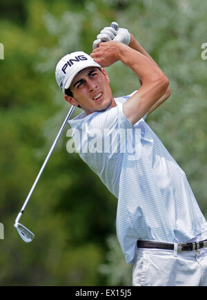 Albuquerque, NM, Stati Uniti d'America. 3 Luglio, 2015. Justin Knauber guarda il suo tee-shot nel primo round di uomini della City Golf Championship giocato al Ladera Campo da Golf sabato. Venerdì di luglio. 03, 2015. Credito: Jim Thompson/Albuquerque ufficiale/ZUMA filo/Alamy Live News Foto Stock