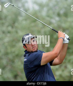 Albuquerque, NM, Stati Uniti d'America. 3 Luglio, 2015. Sean Carlon guarda il suo tee-shot nel primo round di uomini della City Golf Championship giocato al Ladera Campo da Golf sabato. Venerdì di luglio. 03, 2015. Credito: Jim Thompson/Albuquerque ufficiale/ZUMA filo/Alamy Live News Foto Stock