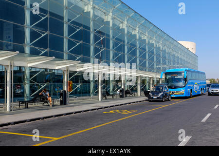 Entrata anteriore dell'aeroporto internazionale di Catania, Sicilia, Italia Foto Stock