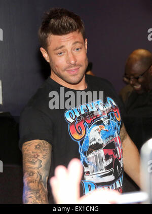 Basingstoke Hampshire, venerdì 3 luglio 2015 i quattro-pezzo boy band con una più aggressiva di bordo di più. Formato nell'estate del 2000, nella foto Duncan James,shot per la parte superiore delle tabelle con tutte le loro uscite e ha vinto "miglior esordiente' award al 2001 Smash Hits il polling dei ragazzi sono andati i loro modi separati nel 2005 a perseguire la carriera da solista, ma da allora hanno riformato a causa di enorme richiesta dalla loro fedele fanbase. Ora stanno tentando di fare a tornare a giocare pub e club di tutto il Regno Unito. Credito: uknip/ Alamy Live News Foto Stock