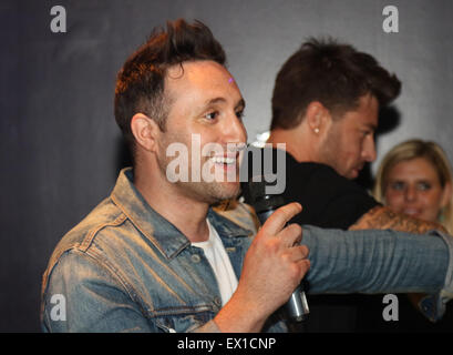 Basingstoke Hampshire, venerdì 3 luglio 2015 i quattro-pezzo boy band con una più aggressiva di bordo di più. Formato nell'estate del 2000 Foto di Antony Costa shot per la parte superiore delle tabelle con tutte le loro uscite e ha vinto "miglior esordiente' award al 2001 Smash Hits il polling dei ragazzi sono andati i loro modi separati nel 2005 a perseguire la carriera da solista, ma da allora hanno riformato a causa di enorme richiesta dalla loro fedele fanbase. Ora stanno tentando di fare a tornare a giocare pub e club di tutto il Regno Unito. Credito: uknip/ Alamy Live News Foto Stock