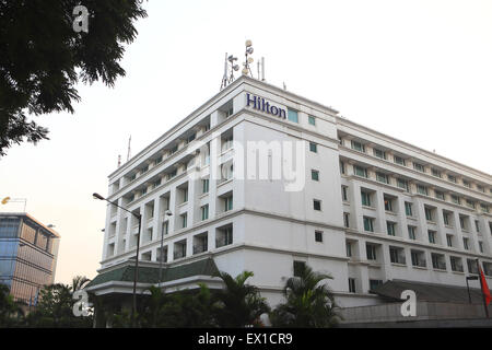 Mumbai, Maharashtra, India. Il 7 aprile, 2013. 07 aprile 2013, Mumbai :.L'Hilton Hotel a Mumbai.catene alberghiere internazionali si stanno concentrando su aggressivi piani di espansione per l'India nonostante le sfide. Con una popolazione di più di 1,2 miliardi di euro, un'economia in crescita e un numero relativamente basso di alberghi di qualità nel mercato, albergatori sono desiderosi di essere coinvolti.Un trimestre dell'Hyatt Hotel future pianificate a livello globale sono in India. Hilton opera 12 alberghi in India, ma spera di avere 50 entro il 2016. Starwood Hotels e Resorts, cui i marchi includono Le MÅ½ridien, Sheraton e Westin nel suo portafoglio, ha anche bi Foto Stock