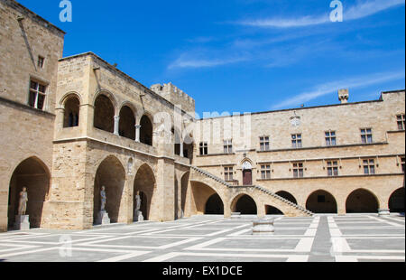 Palazzo del Gran Maestro dei Cavalieri di Rodi, il castello medievale dei Cavalieri Ospitalieri dell'isola di Rodi, Grecia Foto Stock